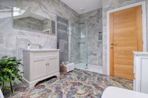 Family Bathroom- click for photo gallery
